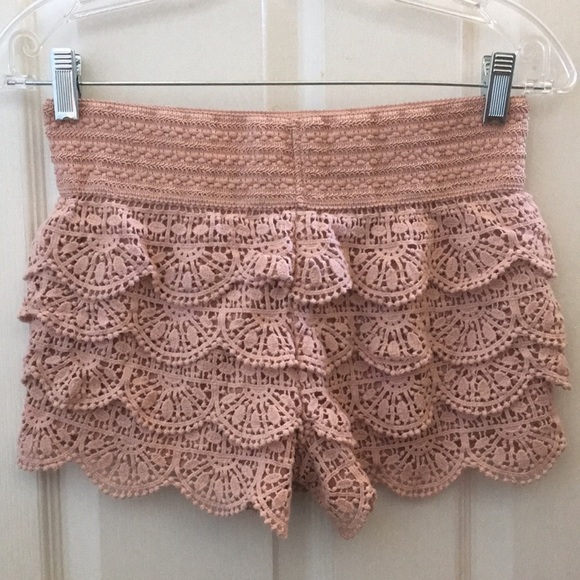 FINAL MARKDOWN Ladies’ Rewind Crocheted-look Shorts (S) - Picture 5 of 9